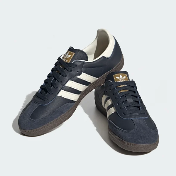 adidas Samba OG 深海藍復古鞋，雙鞋正面及三條紋細節
