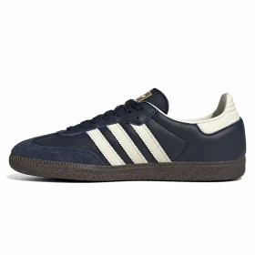 adidas Samba OG 深海藍復古休閒鞋，奶油白三條紋與鞋頭細節