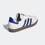 adidas Samba OG 白藍黑鞋款俯視圖，鞋帶與三條紋設計