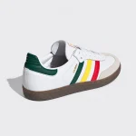 adidas Samba OG 奶油白三彩配色，鞋身後側與鞋跟細節