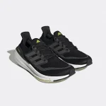 adidas Supernova 黑白螢光綠慢跑鞋雙鞋斜側展示