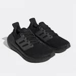adidas Ultraboost Light 全黑武士慢跑鞋雙鞋斜側展示