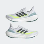 adidas Ultraboost Light 白灰螢光綠慢跑鞋雙鞋側面展示